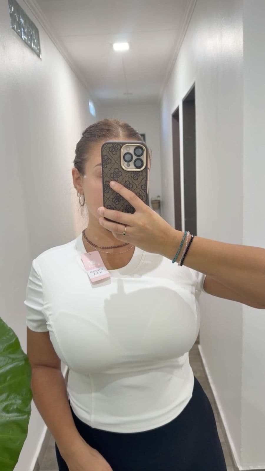 remera deportiva blanca